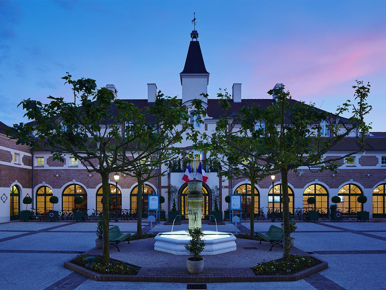Clubhouse Building & Fountain